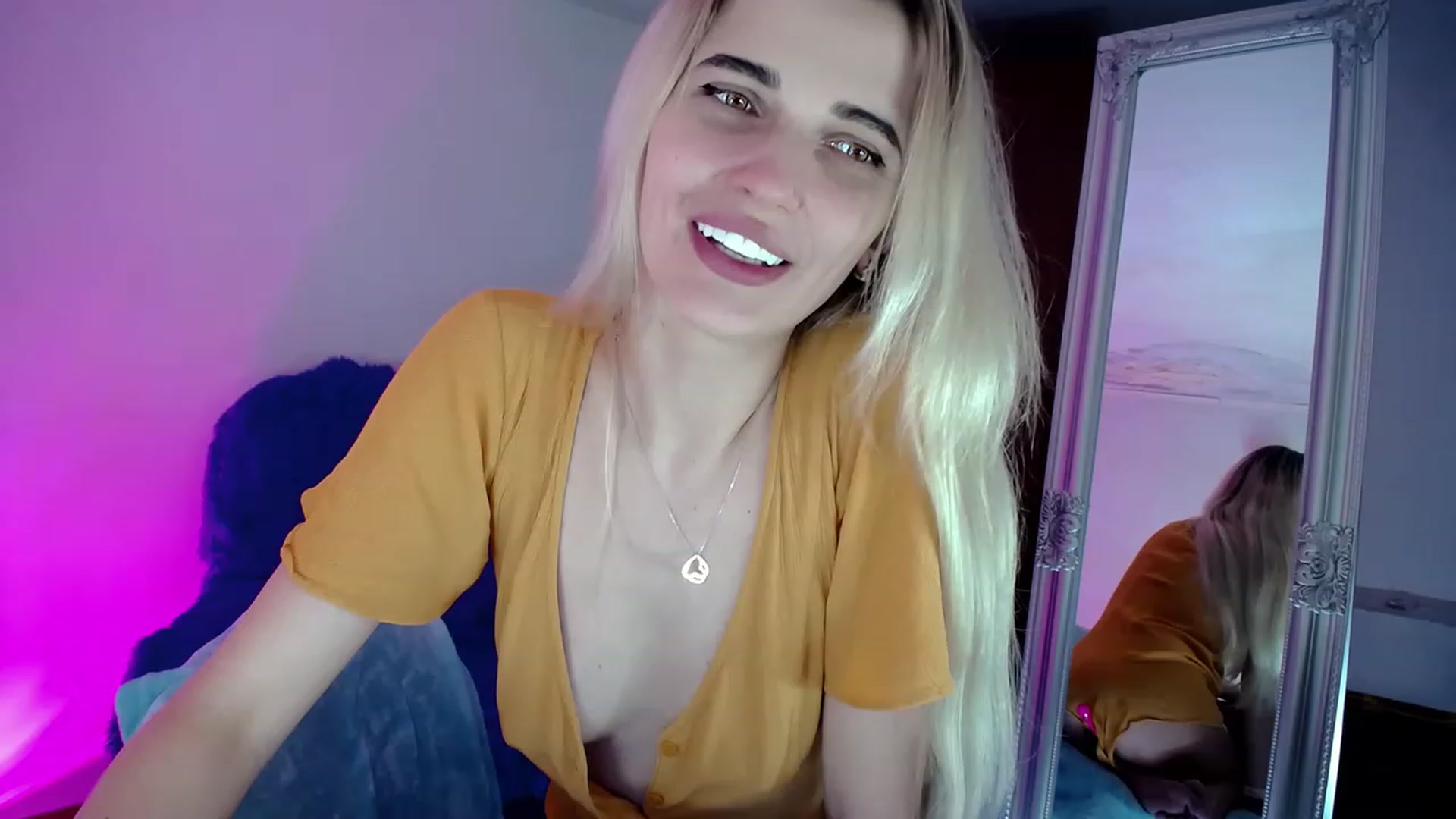 Gallery image thumbnail from SexyMilfa's myfreecams stream on, 11/15/2022, 24:13 image 19 of 20
