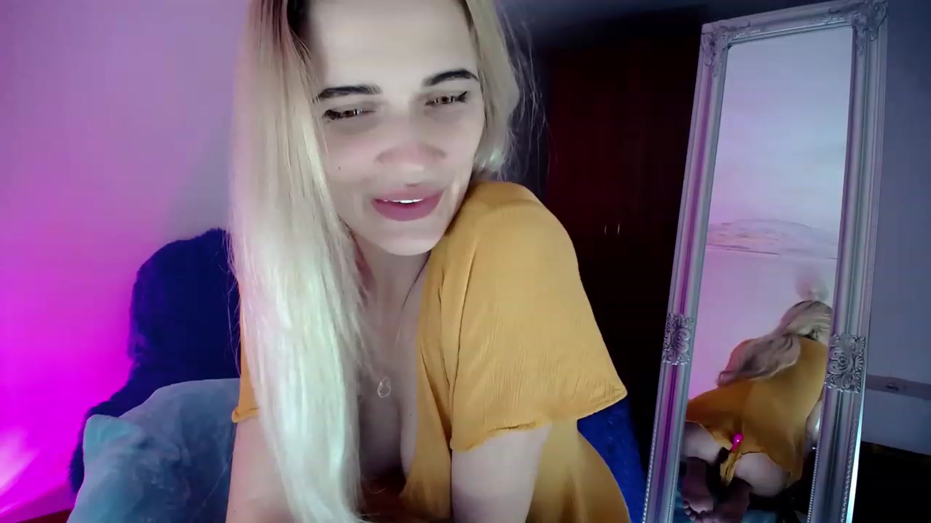 Gallery image thumbnail from SexyMilfa's myfreecams stream on, 11/15/2022, 24:13 image 16 of 20