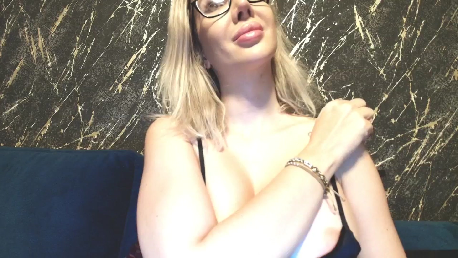 Gallery image thumbnail from SexyQueenNina's myfreecams stream on, 01/25/2026, 18:42 image 15 of 20