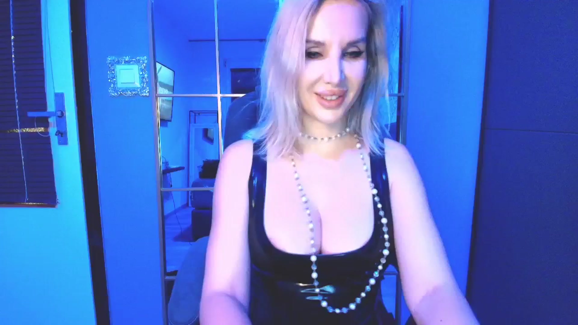 Gallery image thumbnail from SexyQueenNina's myfreecams stream on, 02/01/2026, 19:24 image 5 of 20
