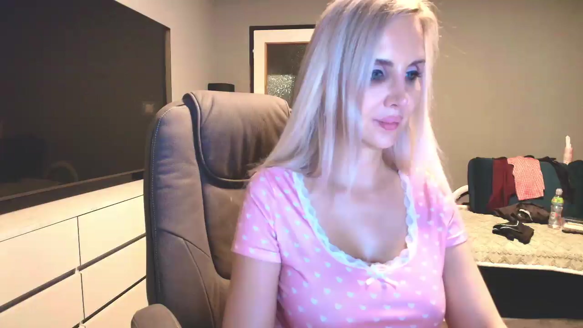 Gallery image thumbnail from SexyQueenNina's myfreecams stream on, 06/23/2026, 22:46 image 16 of 20