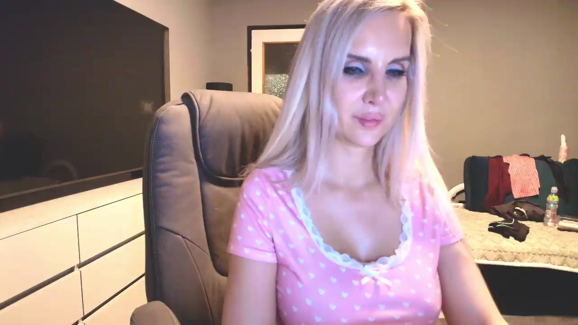 Gallery image thumbnail from SexyQueenNina's myfreecams stream on, 06/23/2026, 22:46 image 14 of 20