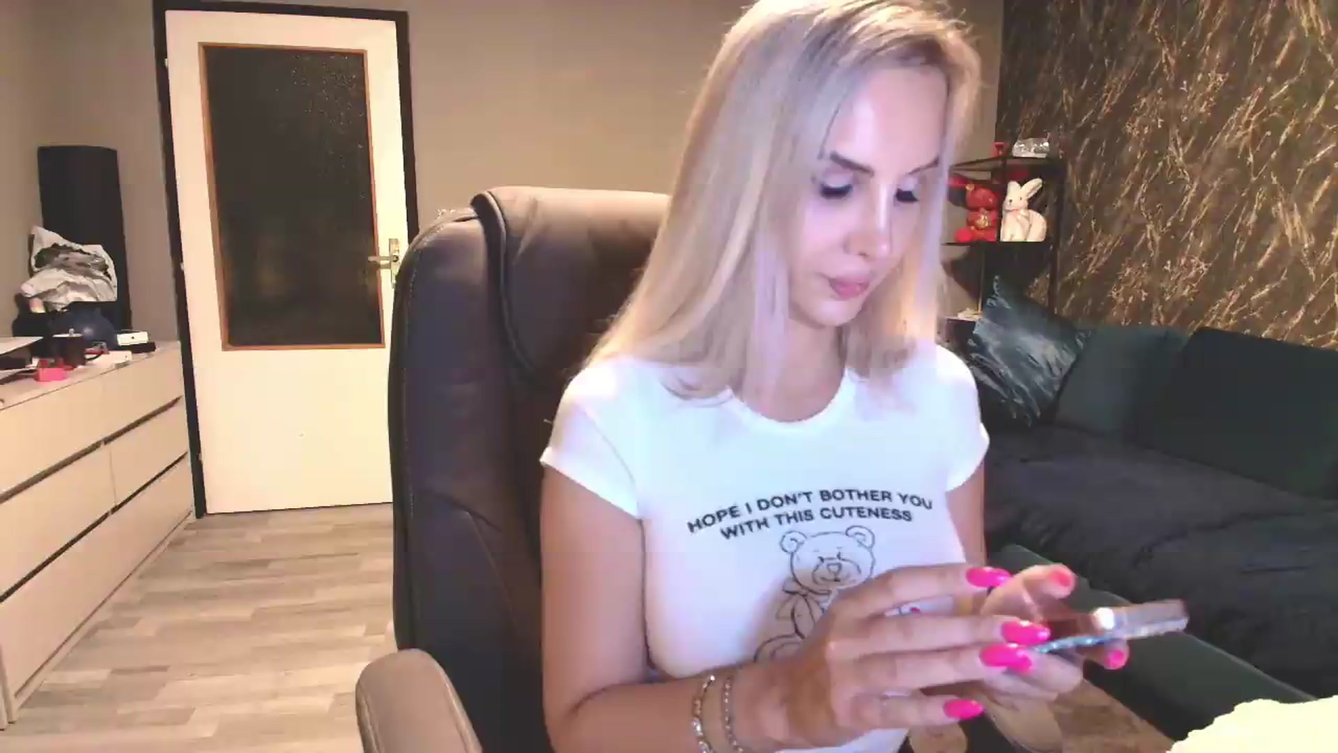 Gallery image thumbnail from SexyQueenNina's myfreecams stream on, 06/24/2026, 20:39 image 15 of 20