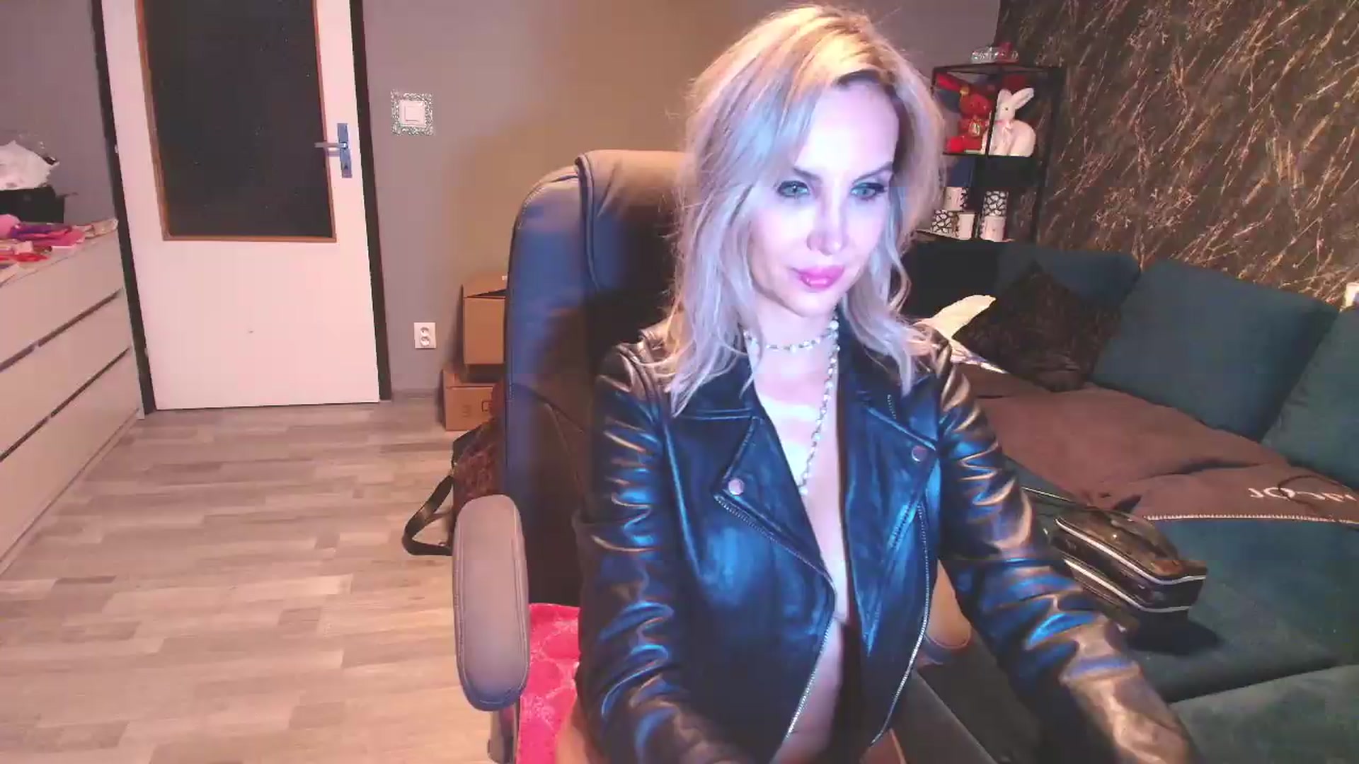 Gallery image thumbnail from SexyQueenNina's myfreecams stream on, 08/23/2026, 24:00 image 20 of 20