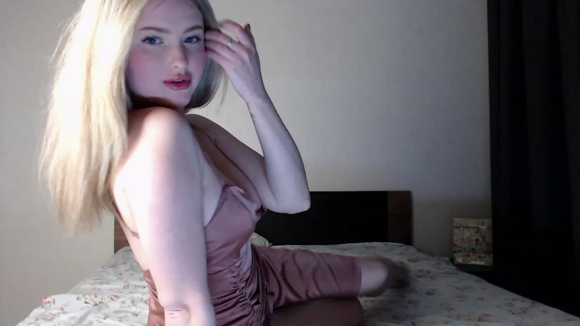Gallery image thumbnail from SexyRinaa's myfreecams stream on, 12/11/2022, 15:13 image 8 of 20