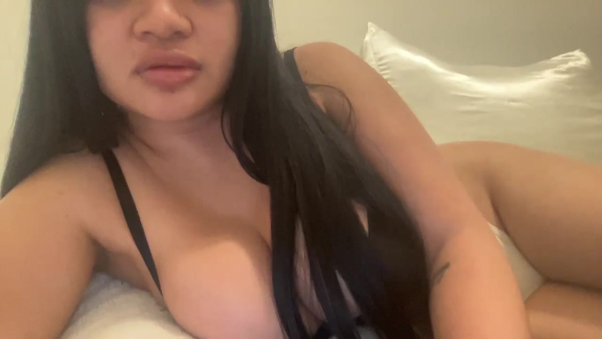 Gallery image thumbnail from SexySeiko's myfreecams stream on, 08/30/2024, 02:10 image 11 of 20