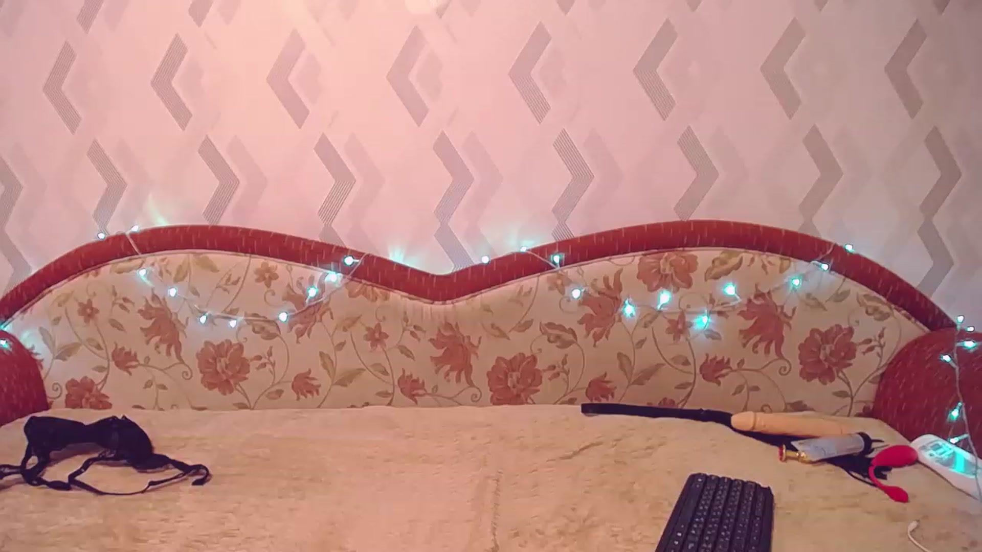 Gallery image thumbnail from Sexy_Kittyy_'s myfreecams stream on, 11/14/2022, 17:59 image 10 of 20
