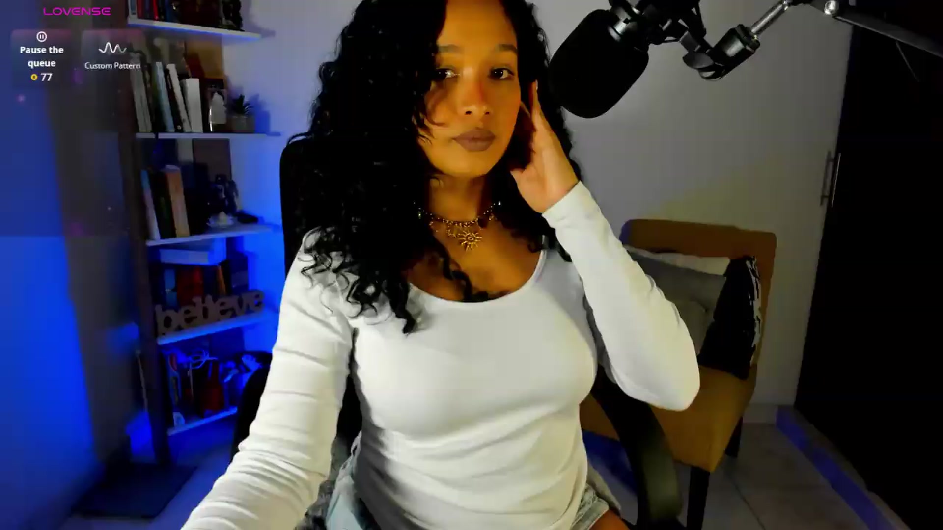Gallery image thumbnail from Sexy_Latina's myfreecams stream on, 07/09/2026, 06:00 image 9 of 20
