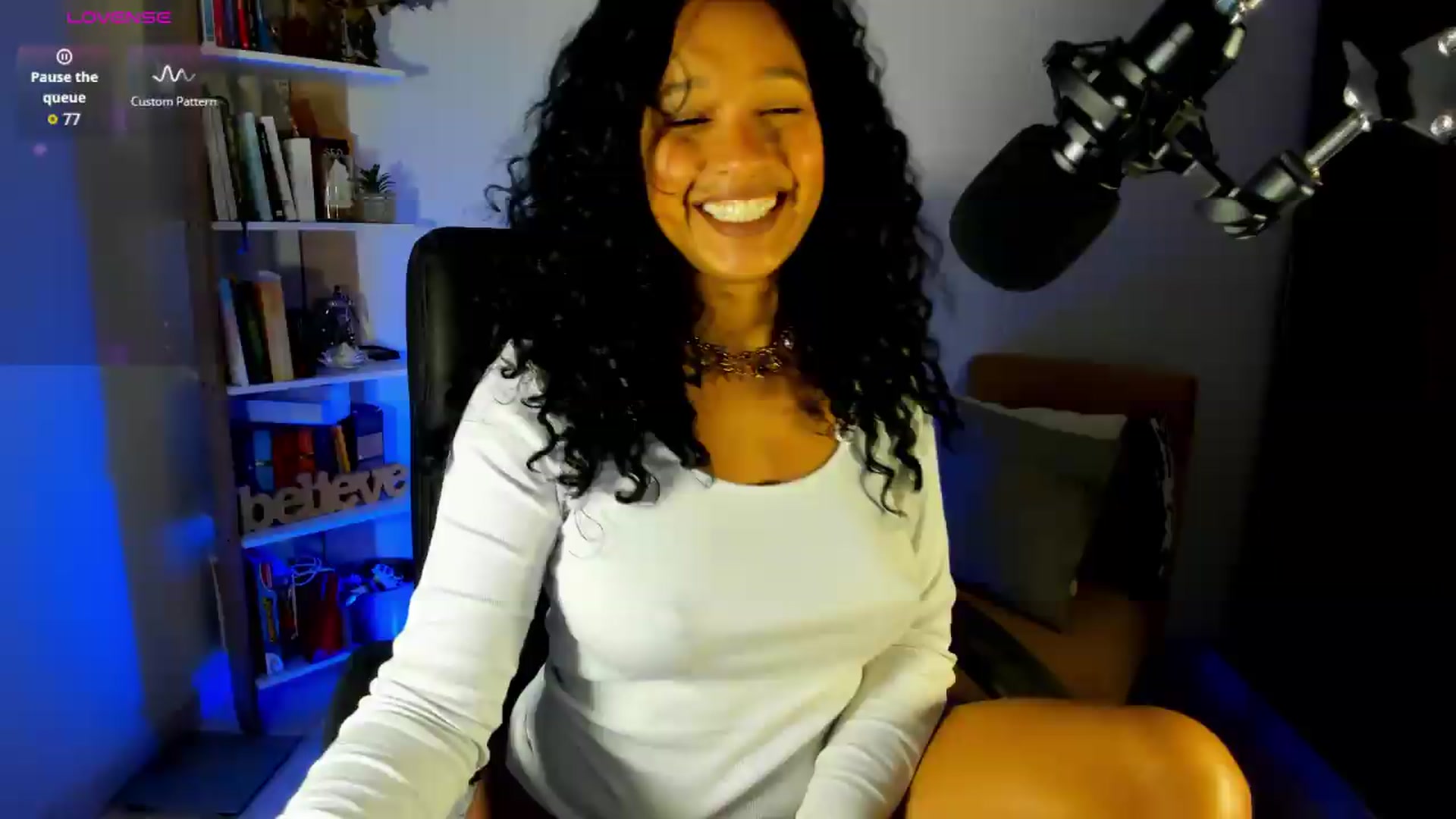 Gallery image thumbnail from Sexy_Latina's myfreecams stream on, 07/09/2026, 07:10 image 10 of 20