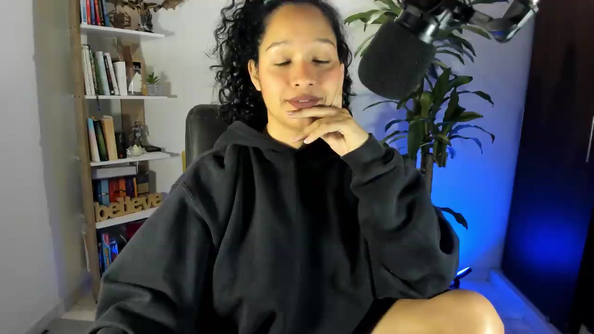 Gallery image thumbnail from Sexy_Latina's myfreecams stream on, 07/27/2026, 05:43 image 17 of 20