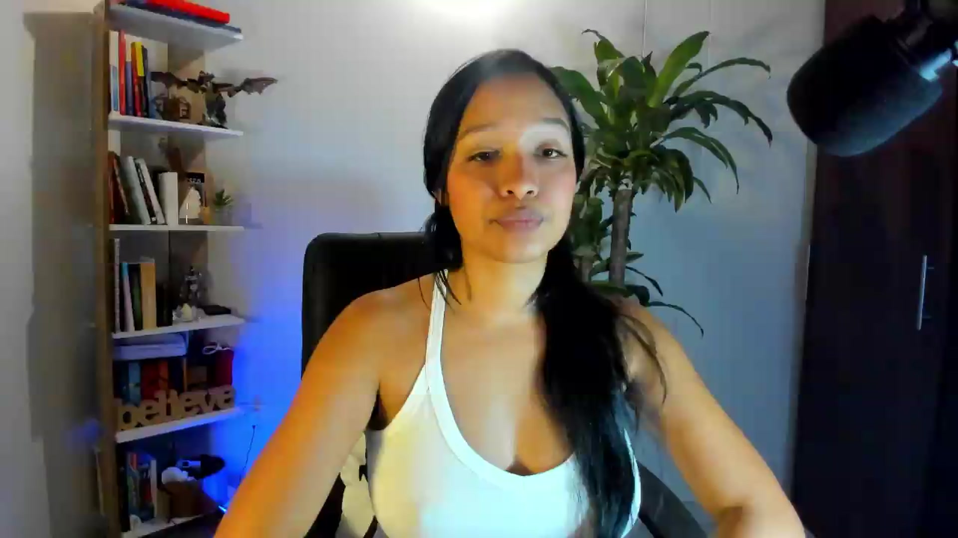 Gallery image thumbnail from Sexy_Latina's myfreecams stream on, 08/11/2026, 17:14 image 7 of 20