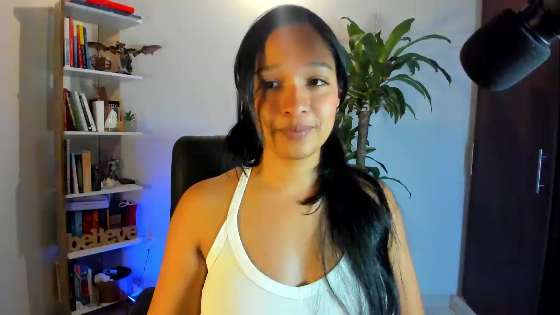 Gallery image thumbnail from Sexy_Latina's myfreecams stream on, 08/11/2026, 17:14 image 19 of 20