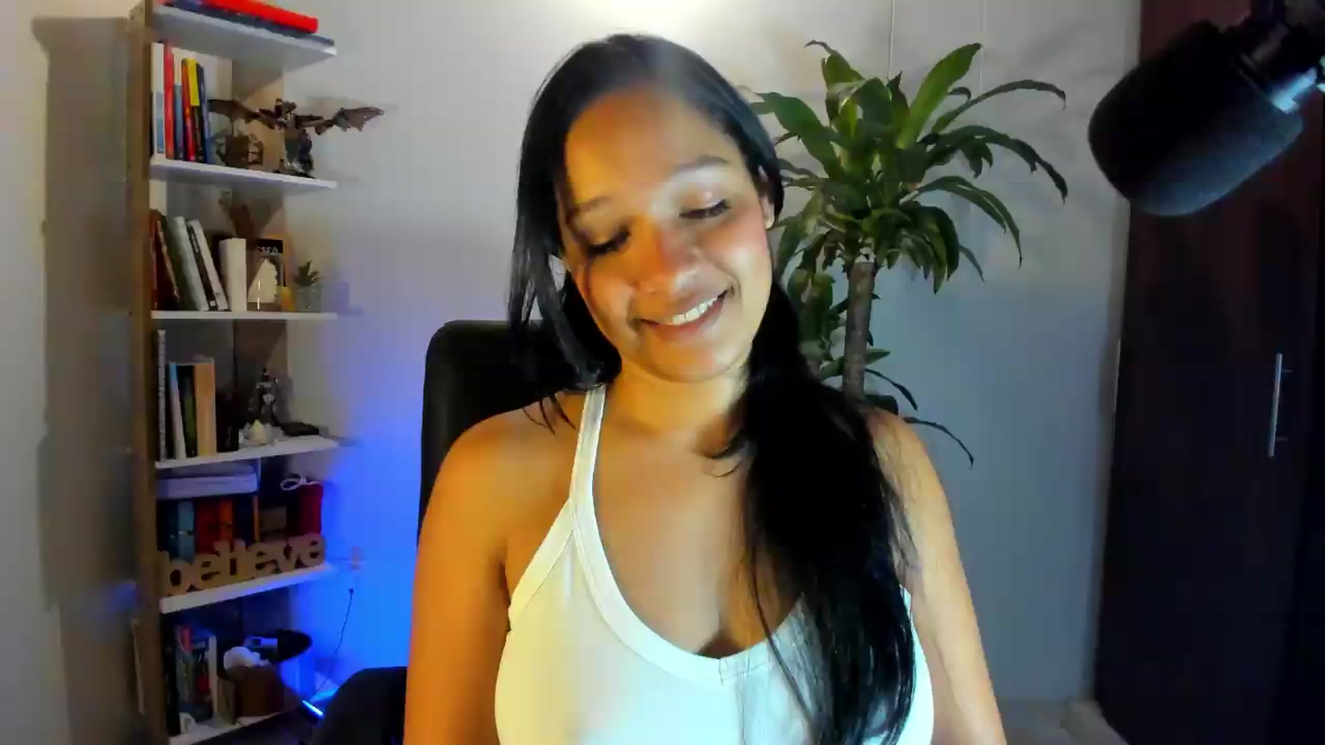Gallery image thumbnail from Sexy_Latina's myfreecams stream on, 08/11/2026, 17:14 image 15 of 20