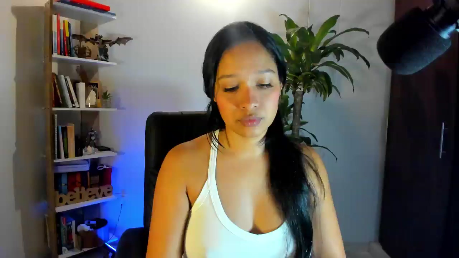 Gallery image thumbnail from Sexy_Latina's myfreecams stream on, 08/11/2026, 17:14 image 8 of 20