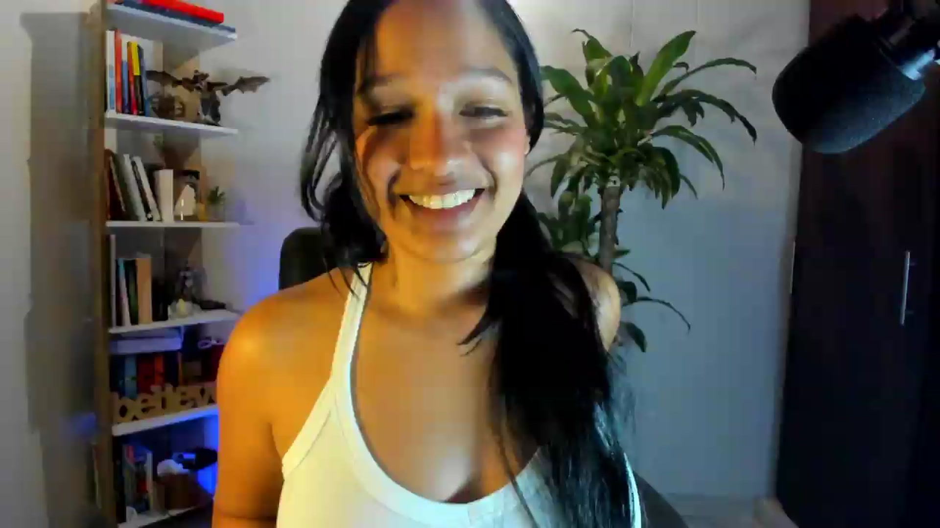 Gallery image thumbnail from Sexy_Latina's myfreecams stream on, 08/11/2026, 17:14 image 14 of 20