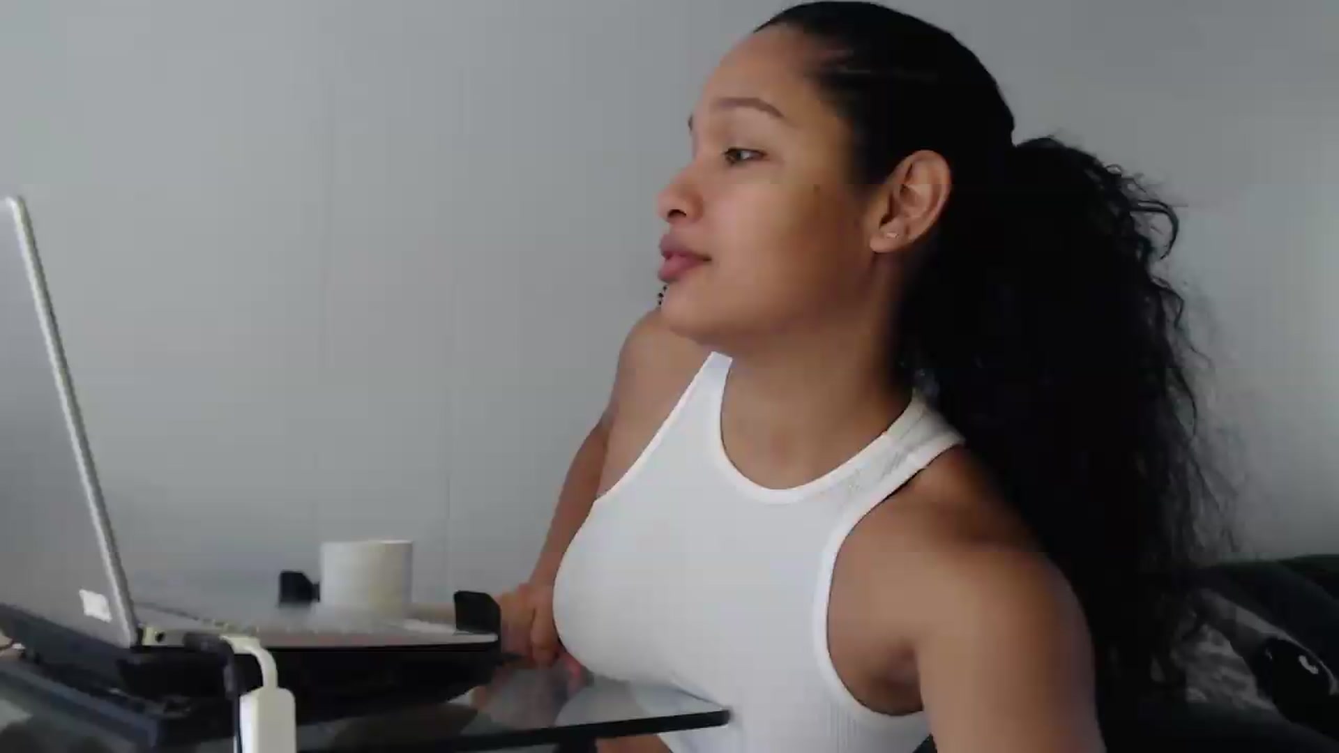 Gallery image thumbnail from Sexy_Latina's myfreecams stream on, 08/18/2026, 17:22 image 3 of 20