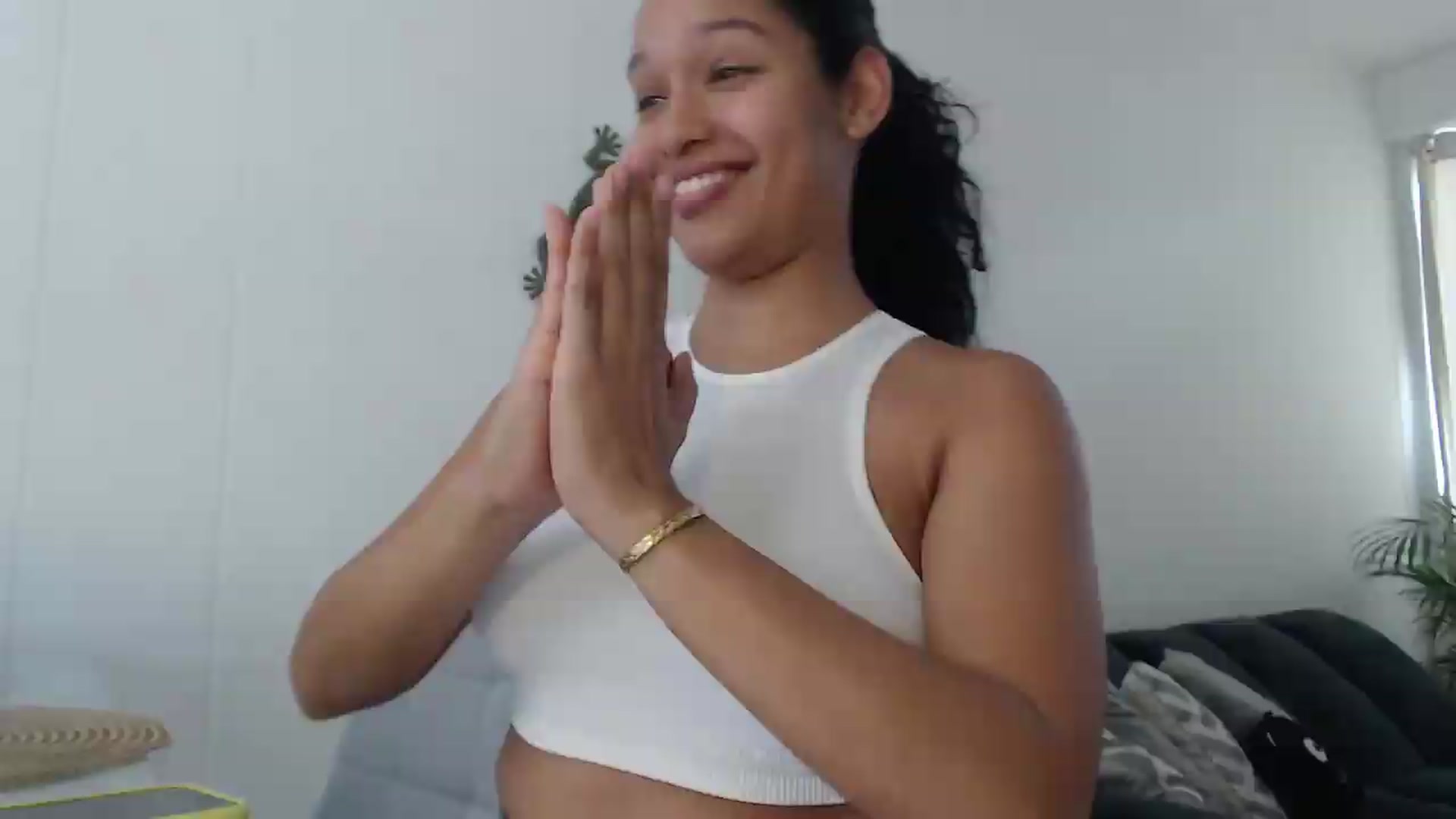 Gallery image thumbnail from Sexy_Latina's myfreecams stream on, 08/18/2026, 17:22 image 15 of 20