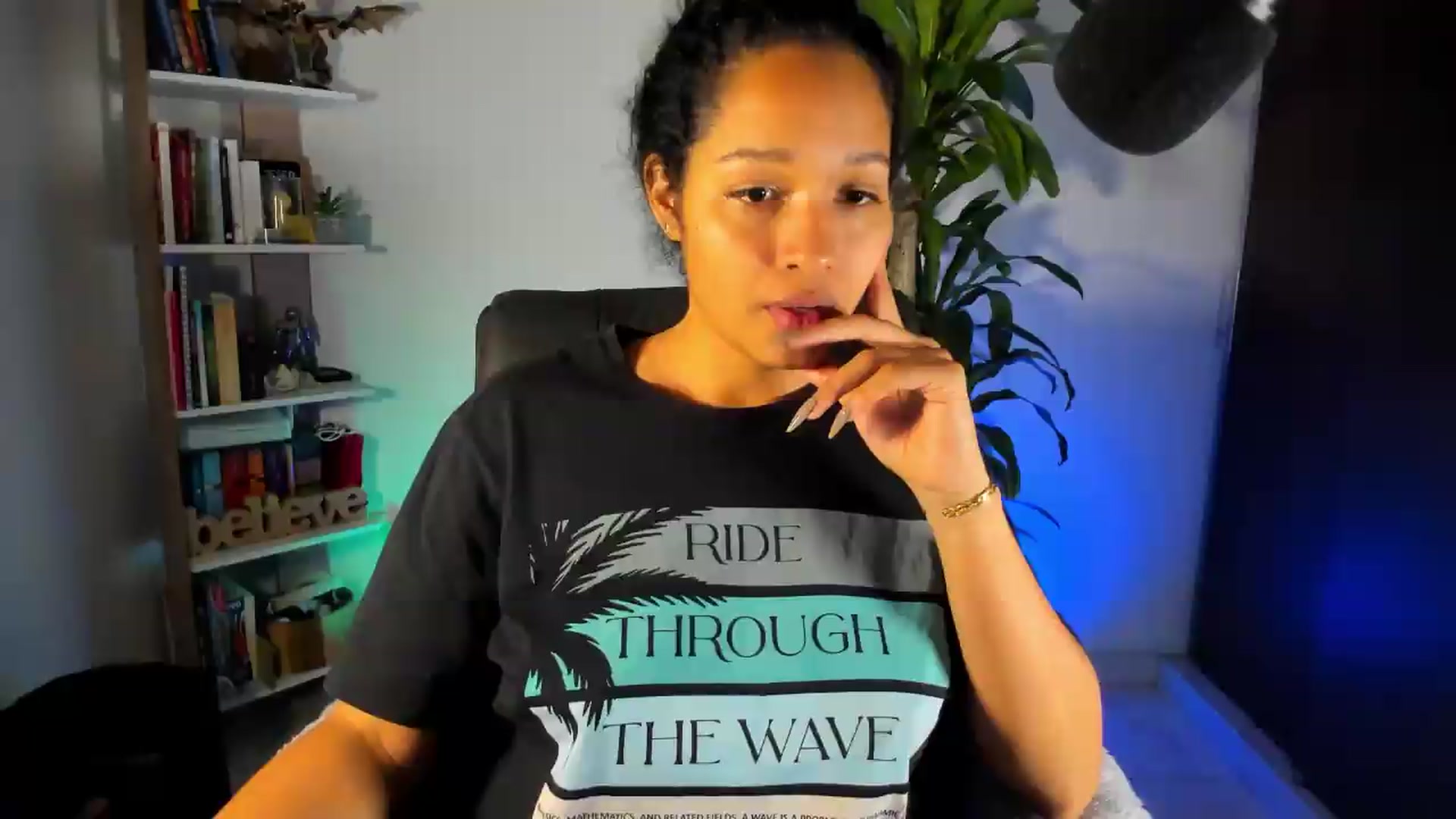 Gallery image thumbnail from Sexy_Latina's myfreecams stream on, 08/20/2026, 07:49 image 9 of 20