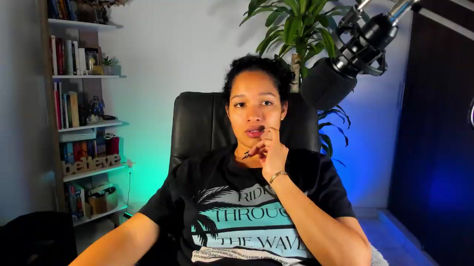 Gallery image thumbnail from Sexy_Latina's myfreecams stream on, 08/20/2026, 07:49 image 4 of 20