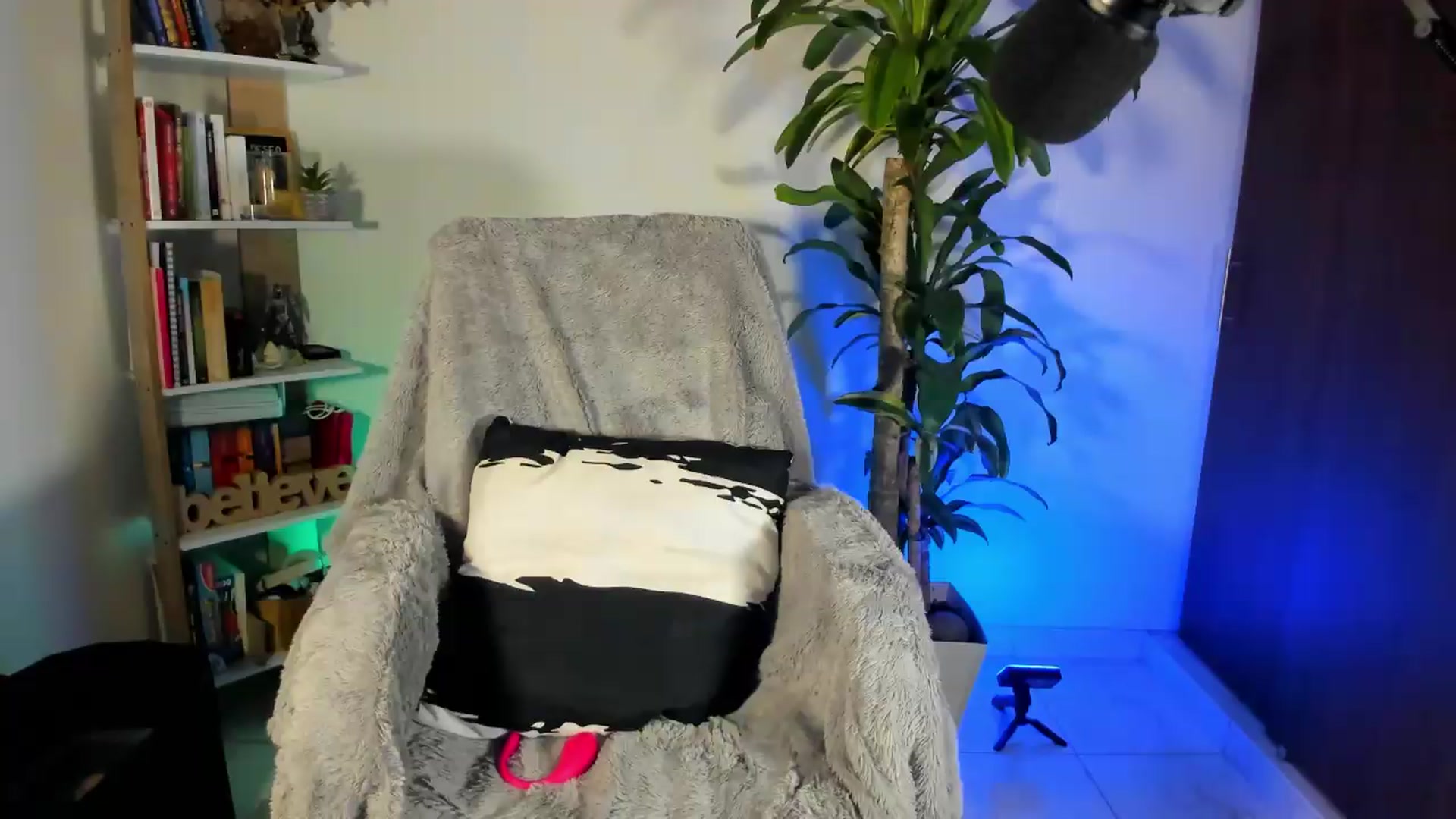 Gallery image thumbnail from Sexy_Latina's myfreecams stream on, 08/21/2026, 05:14 image 2 of 20