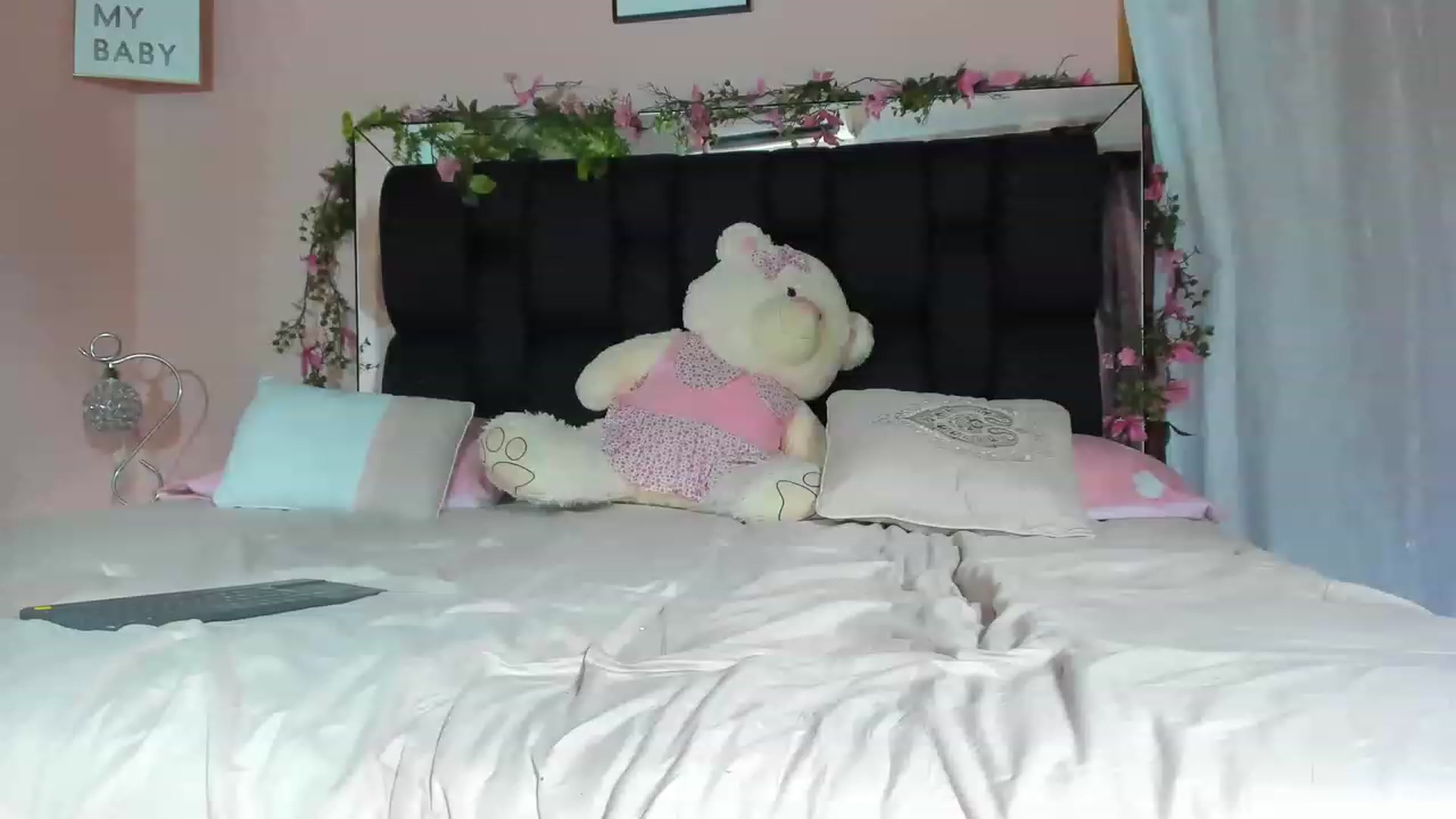 Gallery image thumbnail from Sexy_Mom01's myfreecams stream on, 04/25/2023, 20:19 image 9 of 20