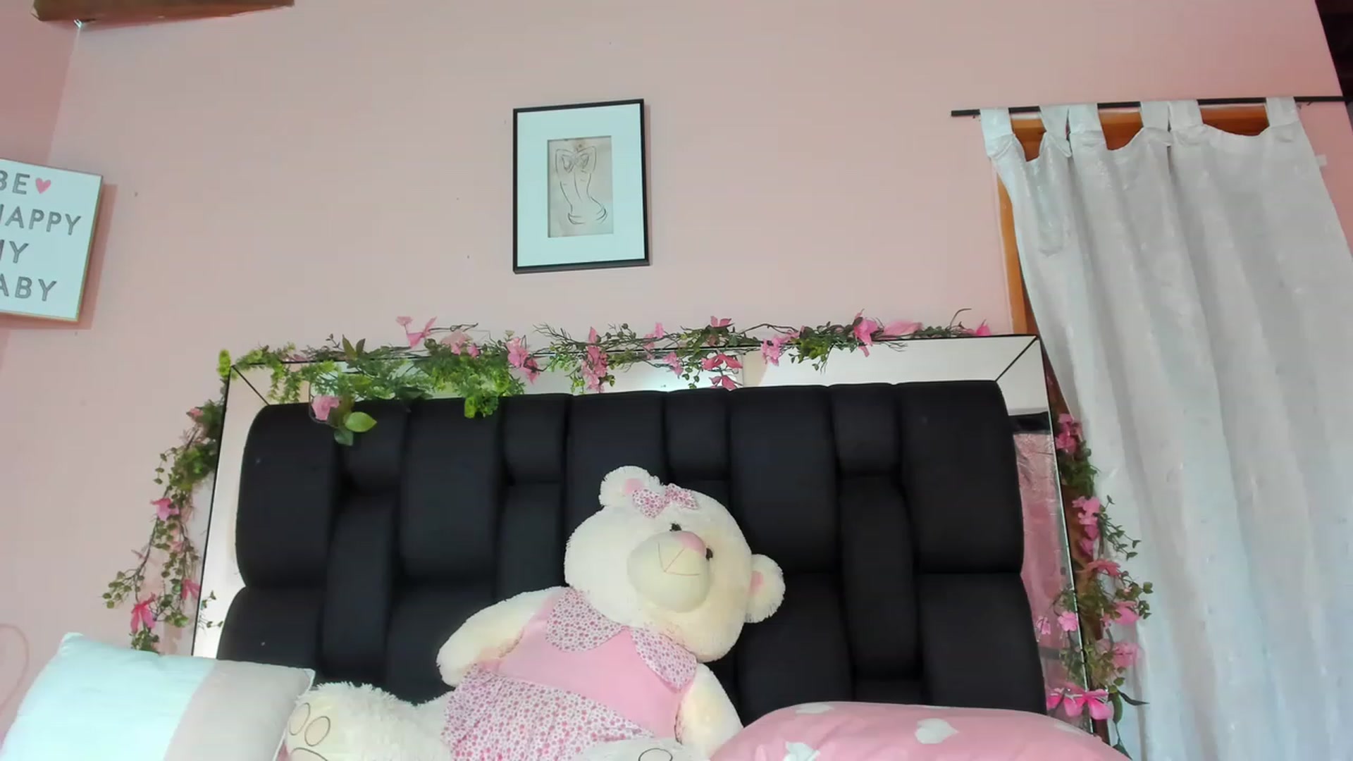 Gallery image thumbnail from Sexy_Mom01's myfreecams stream on, 04/25/2023, 21:37 image 14 of 20