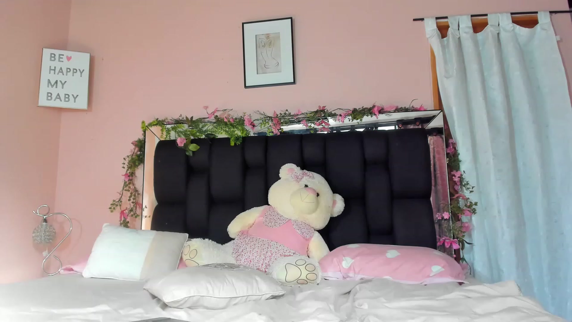 Gallery image thumbnail from Sexy_Mom01's myfreecams stream on, 04/25/2023, 21:37 image 15 of 20
