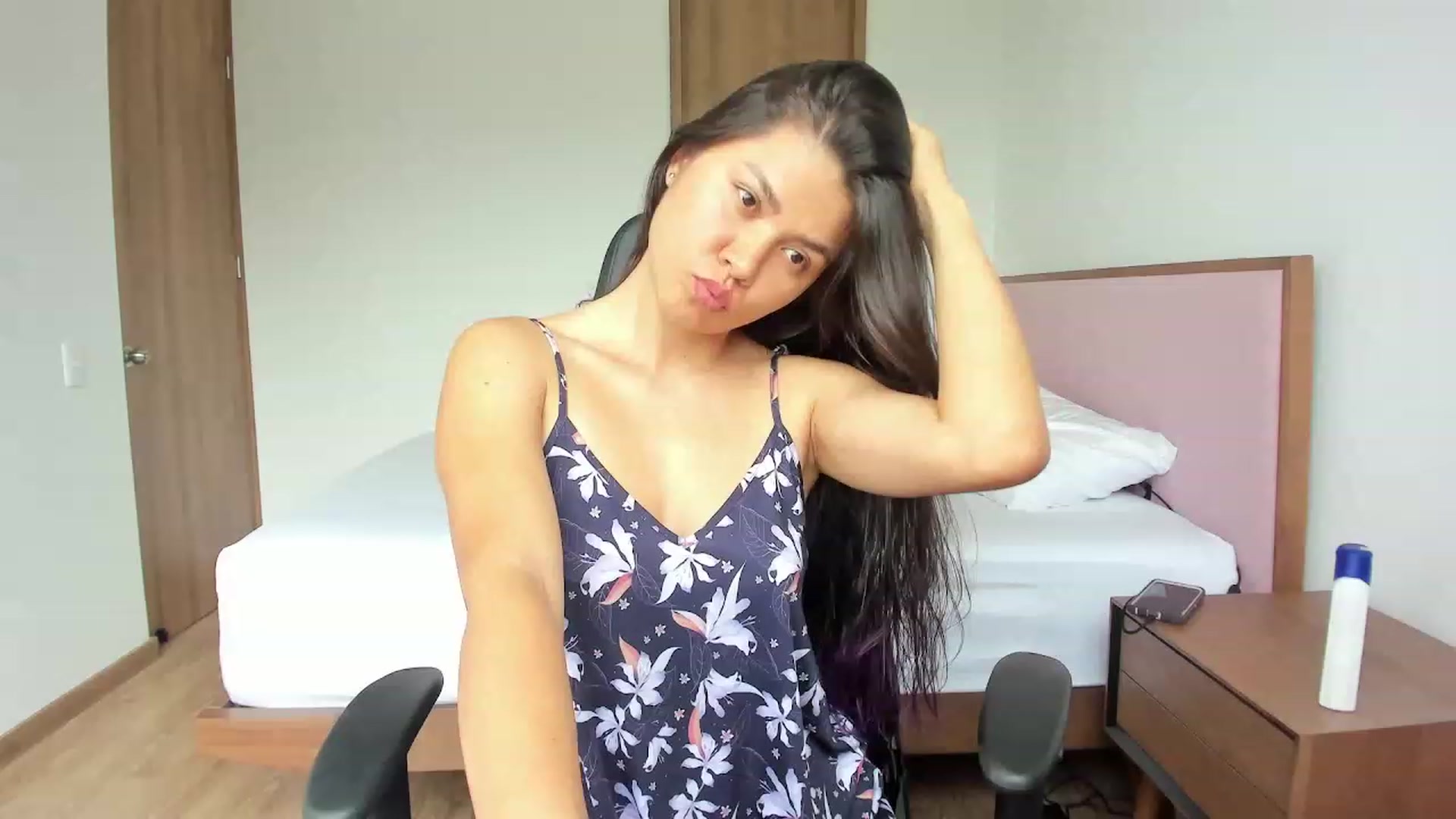 Gallery image thumbnail from Sexy_Nattaly's myfreecams stream on, 03/22/2023, 16:55 image 13 of 20