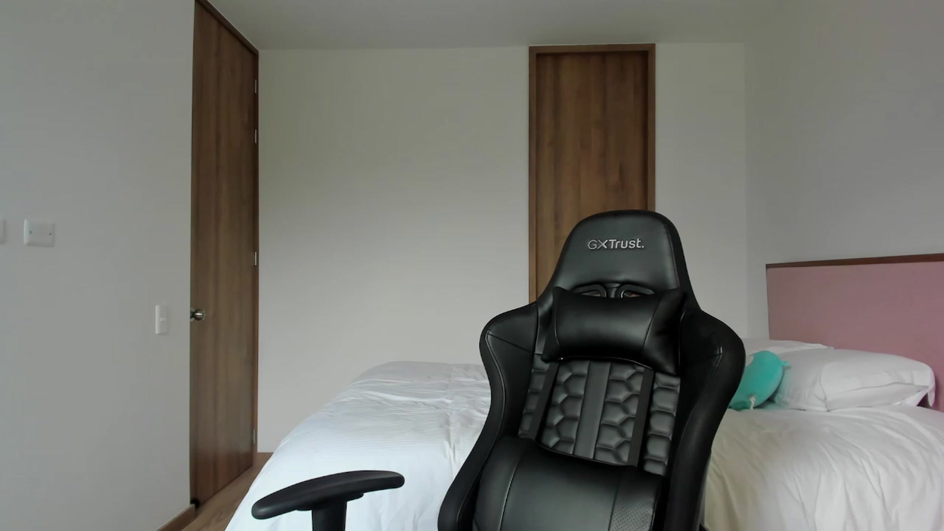 Gallery image thumbnail from Sexy_Nattaly's myfreecams stream on, 06/16/2023, 23:02 image 5 of 20