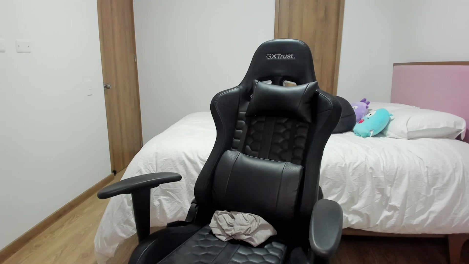 Gallery image thumbnail from Sexy_Nattaly's myfreecams stream on, 06/17/2023, 03:37 image 16 of 20