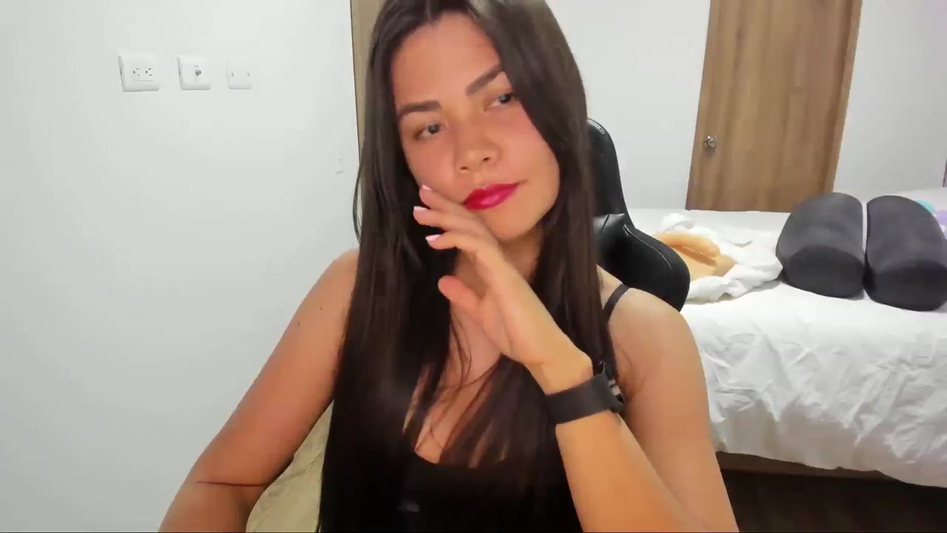 Gallery image thumbnail from Sexy_Nattaly's myfreecams stream on, 10/17/2023, 01:52 image 13 of 20