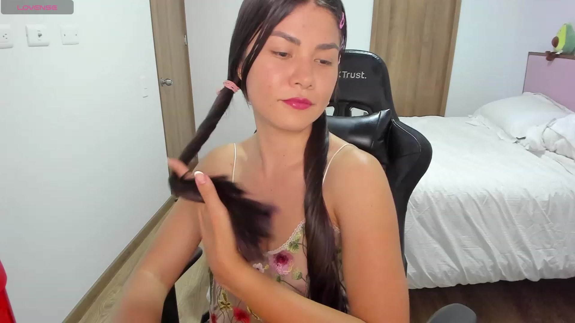 Gallery image thumbnail from Sexy_Nattaly's myfreecams stream on, 11/22/2023, 04:34 image 5 of 20