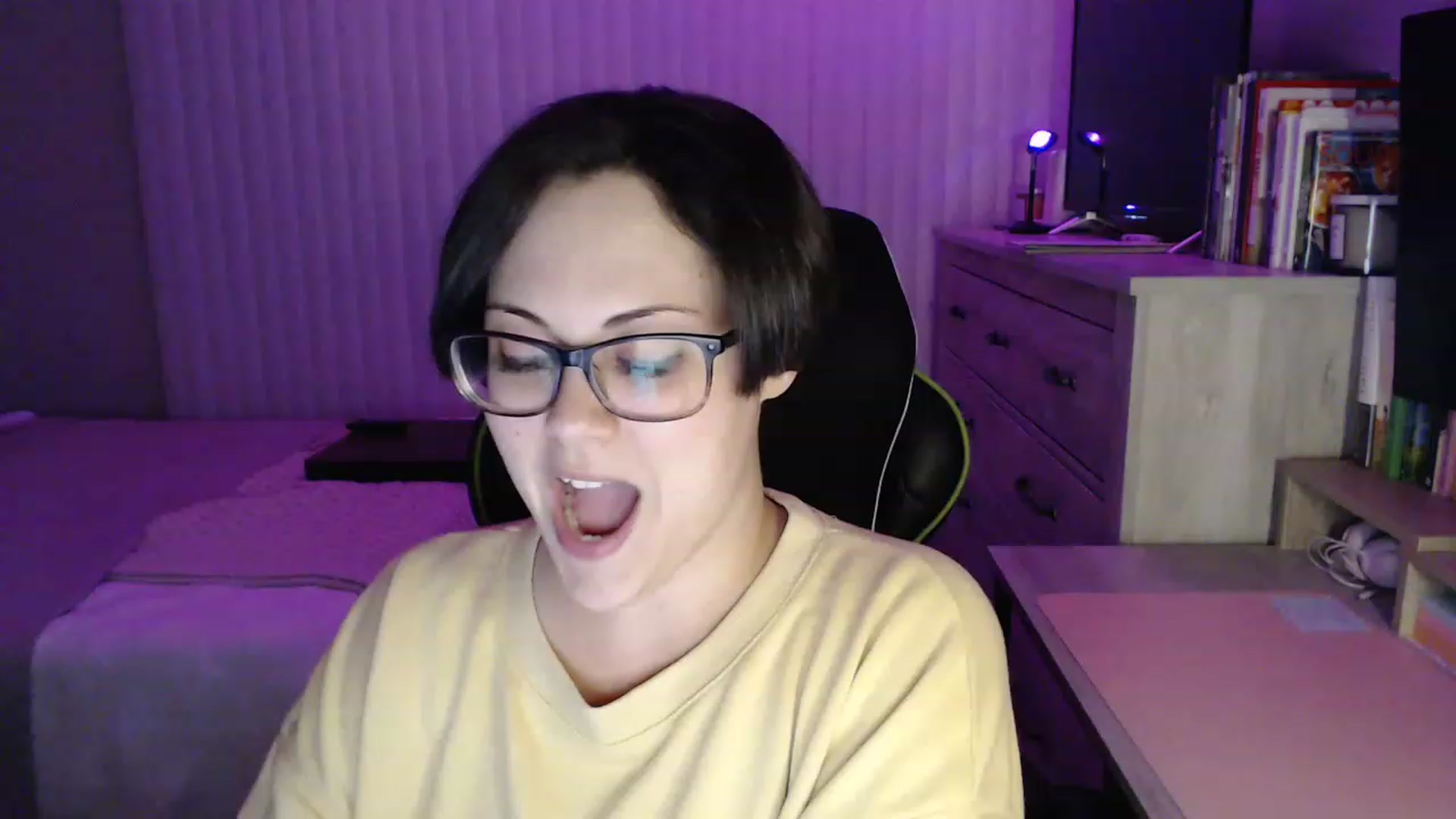Gallery image thumbnail from Sexy_Sona's myfreecams stream on, 12/19/2022, 04:50 image 2 of 20