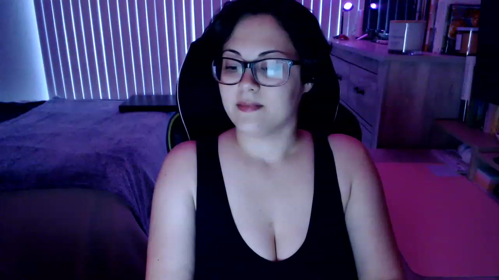 Gallery image thumbnail from Sexy_Sona's myfreecams stream on, 01/02/2023, 20:25 image 4 of 20
