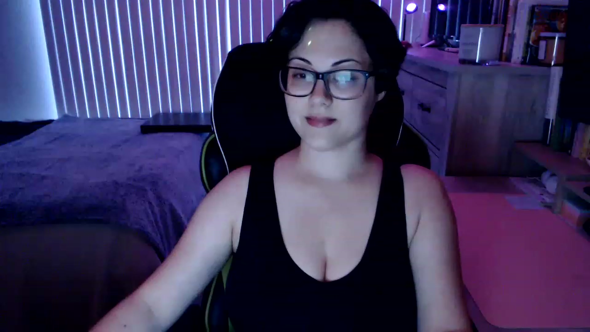 Gallery image thumbnail from Sexy_Sona's myfreecams stream on, 01/02/2023, 20:25 image 3 of 20