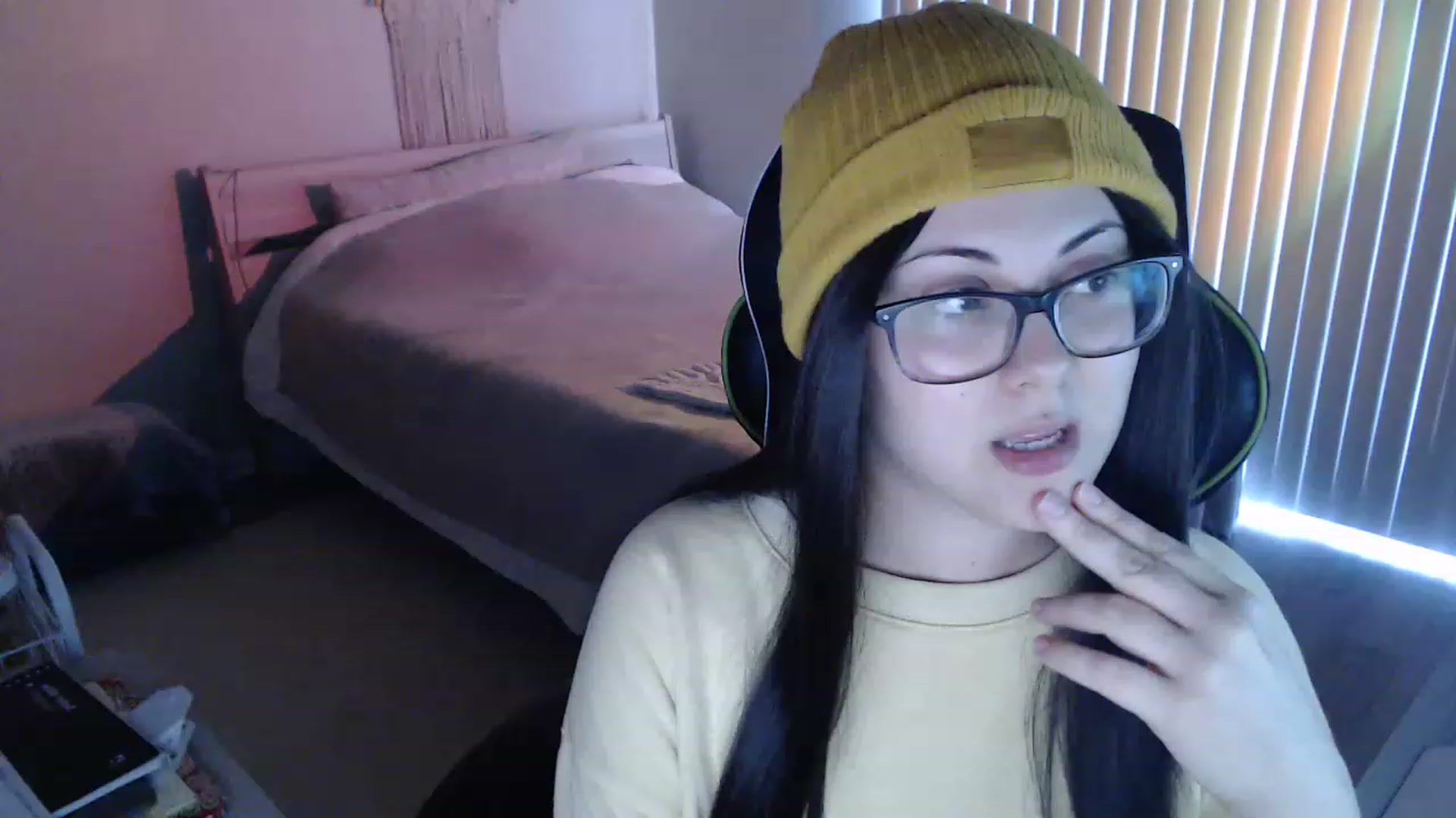 Gallery image thumbnail from Sexy_Sona's myfreecams stream on, 03/08/2023, 19:09 image 13 of 20