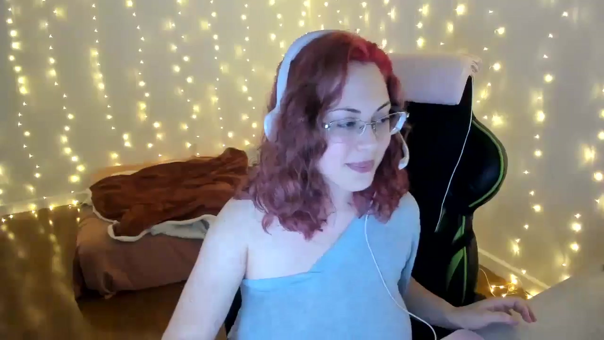 Gallery image thumbnail from Sexy_Sona's myfreecams stream on, 10/01/2025, 22:52 image 17 of 20