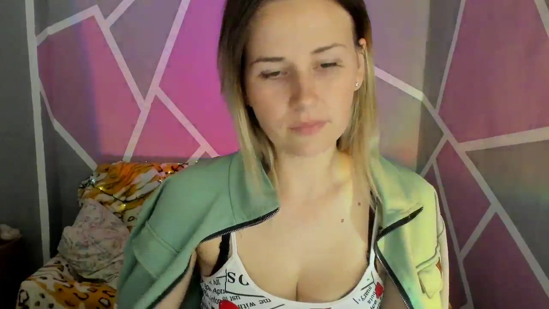 Gallery image thumbnail from Sexy_Ukr's myfreecams stream on, 10/06/2023, 14:33 image 17 of 20