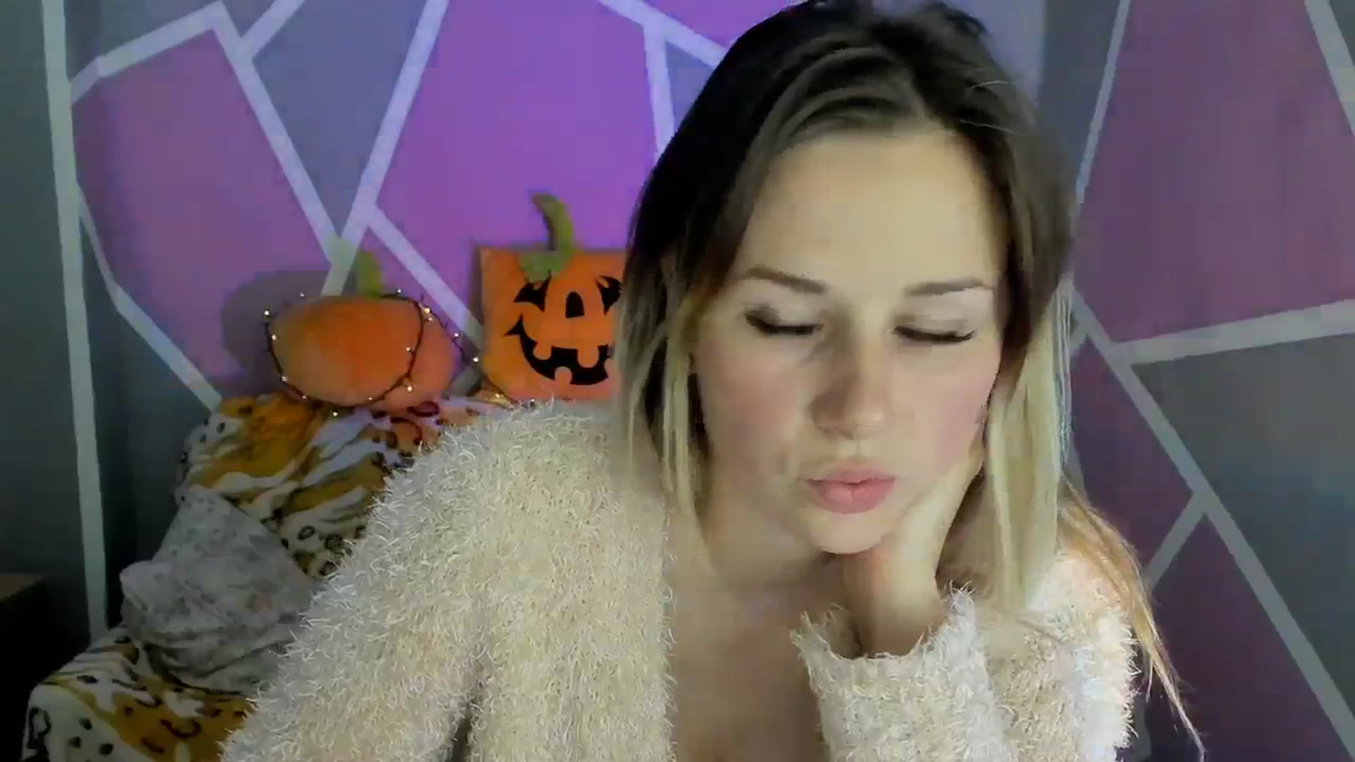 Gallery image thumbnail from Sexy_Ukr's myfreecams stream on, 10/25/2023, 18:04 image 14 of 20