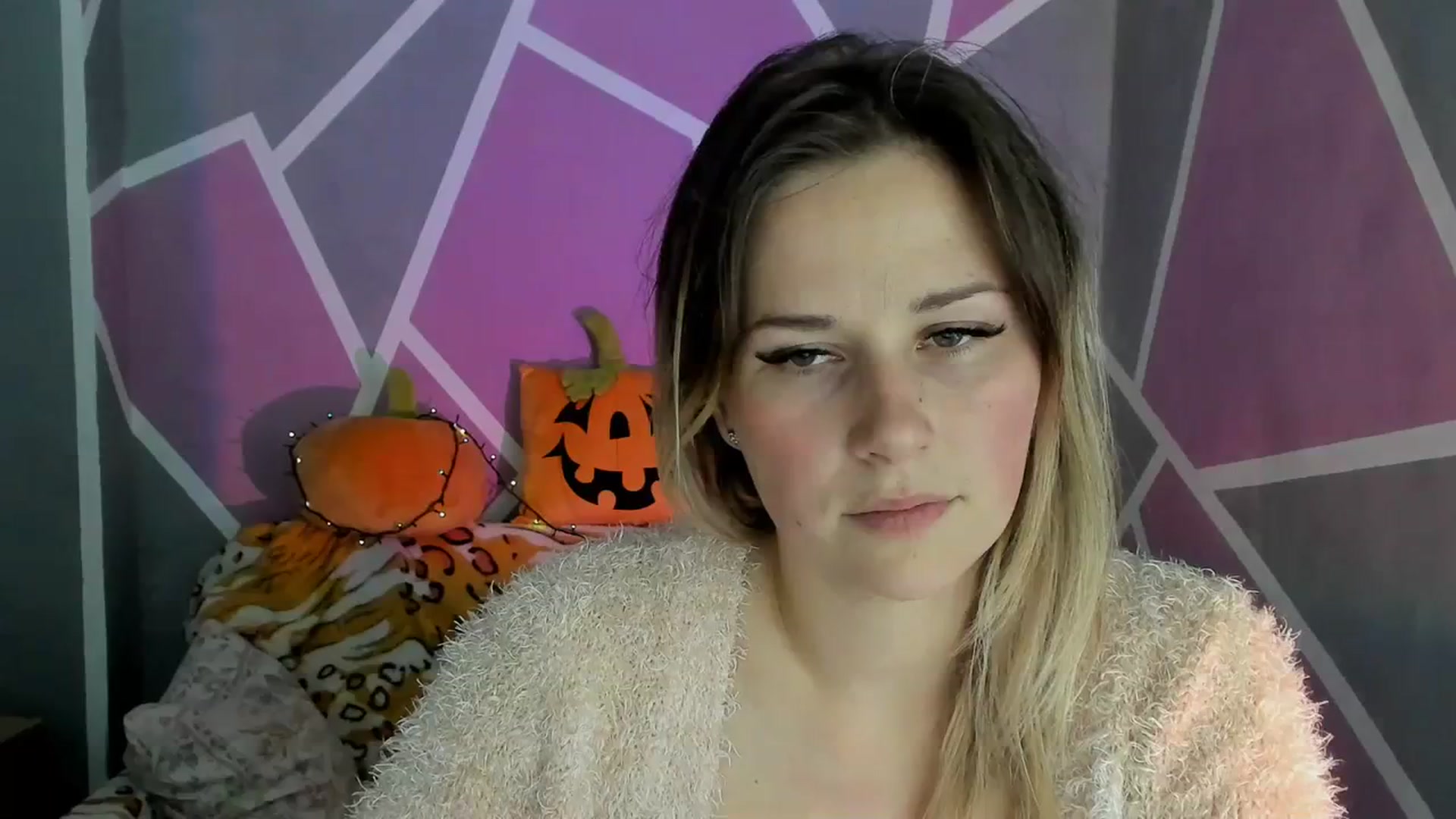 Gallery image thumbnail from Sexy_Ukr's myfreecams stream on, 10/25/2023, 18:04 image 3 of 20