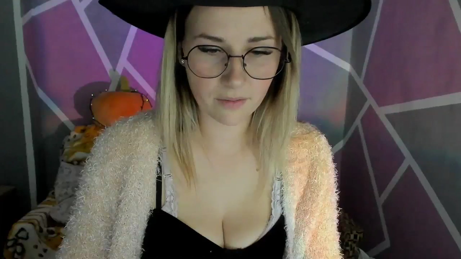 Gallery image thumbnail from Sexy_Ukr's myfreecams stream on, 10/30/2023, 18:10 image 15 of 20