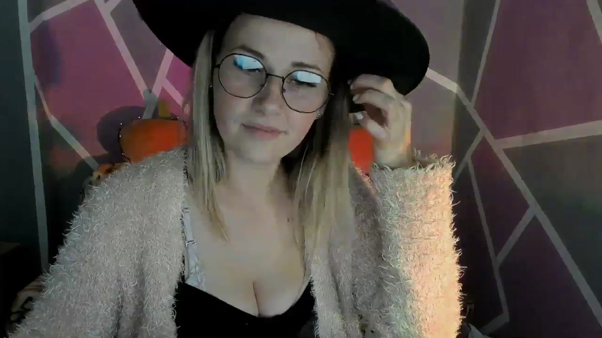 Gallery image thumbnail from Sexy_Ukr's myfreecams stream on, 10/30/2023, 18:10 image 16 of 20