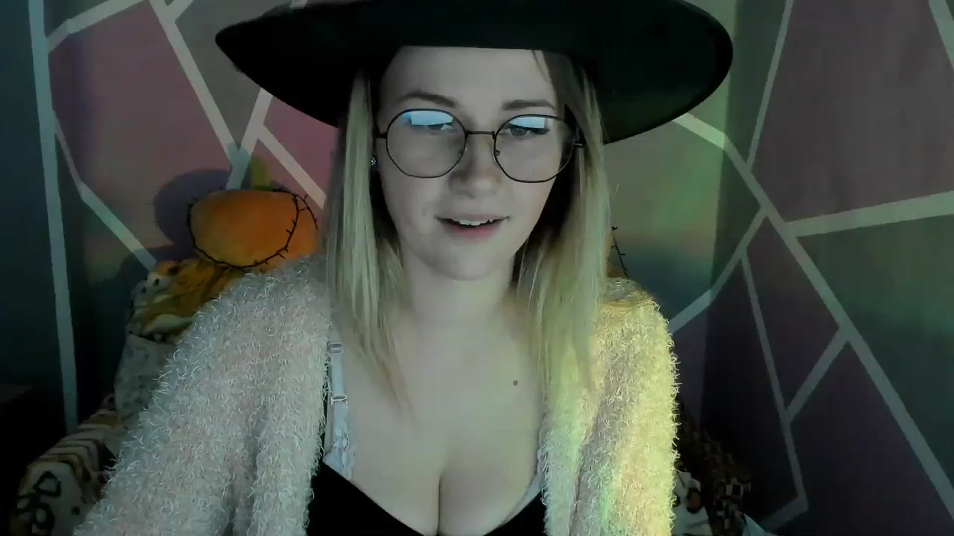 Gallery image thumbnail from Sexy_Ukr's myfreecams stream on, 10/30/2023, 18:10 image 12 of 20