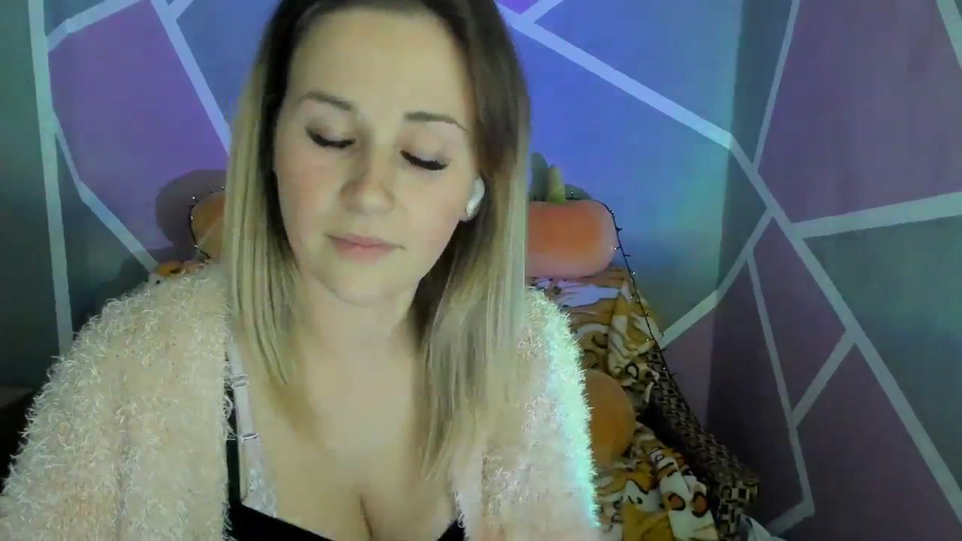 Gallery image thumbnail from Sexy_Ukr's myfreecams stream on, 10/30/2023, 18:10 image 8 of 20