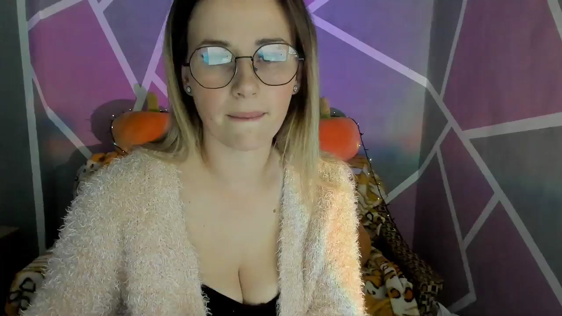 Gallery image thumbnail from Sexy_Ukr's myfreecams stream on, 10/30/2023, 18:10 image 10 of 20