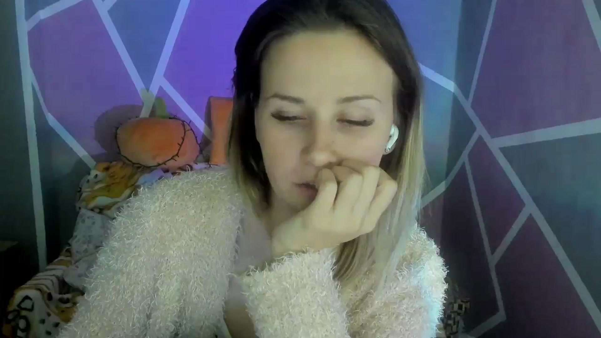 Gallery image thumbnail from Sexy_Ukr's myfreecams stream on, 11/08/2023, 18:10 image 14 of 20
