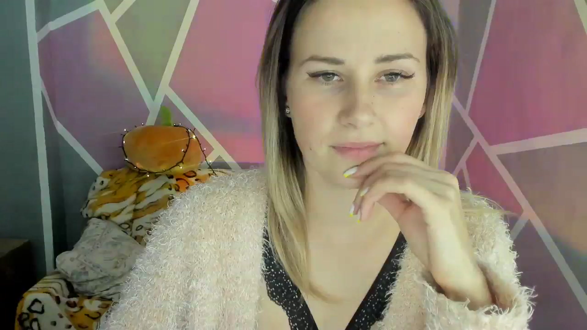 Gallery image thumbnail from Sexy_Ukr's myfreecams stream on, 11/18/2023, 21:28 image 16 of 20