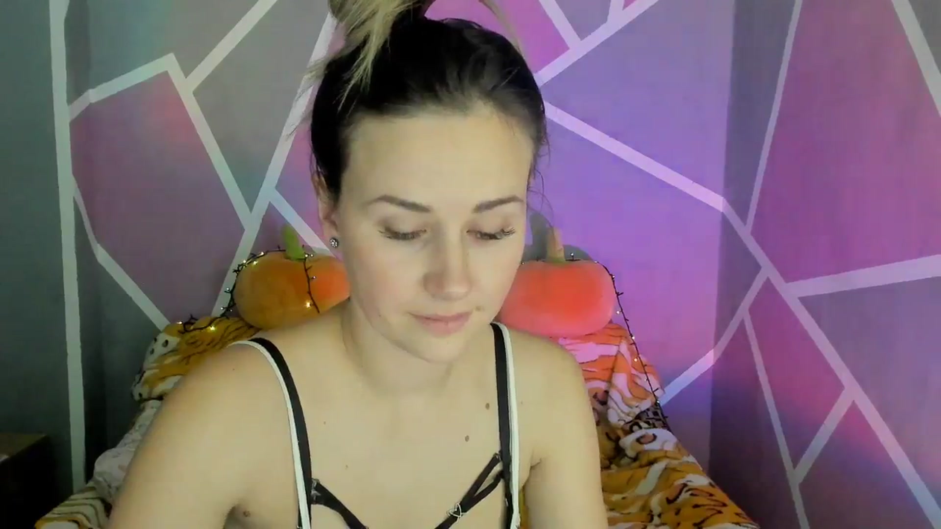 Gallery image thumbnail from Sexy_Ukr's myfreecams stream on, 11/28/2023, 19:05 image 16 of 20