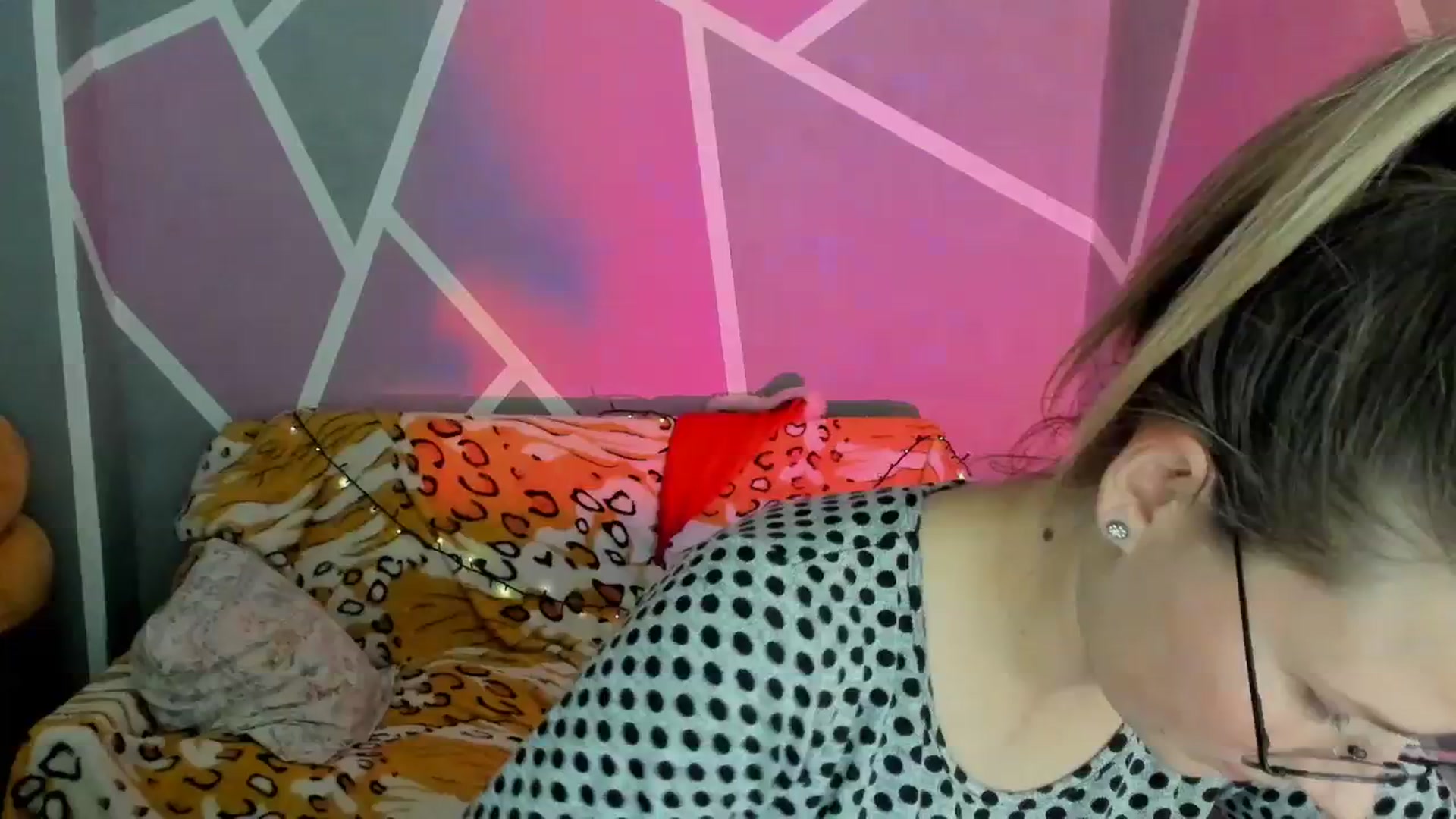 Gallery image thumbnail from Sexy_Ukr's myfreecams stream on, 12/07/2023, 17:20 image 9 of 20