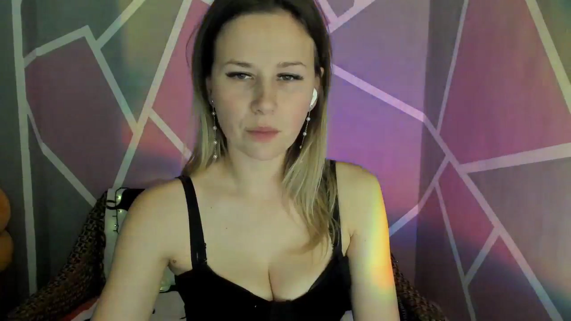 Gallery image thumbnail from Sexy_Ukr's myfreecams stream on, 12/13/2023, 18:56 image 12 of 20